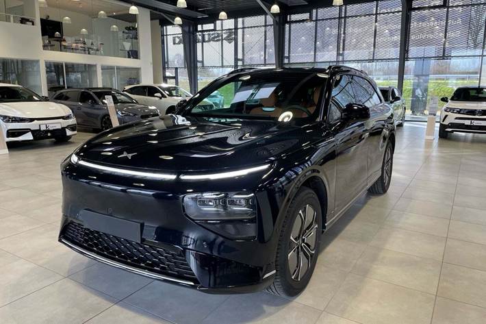 Sort Xpeng G9 fra 2025