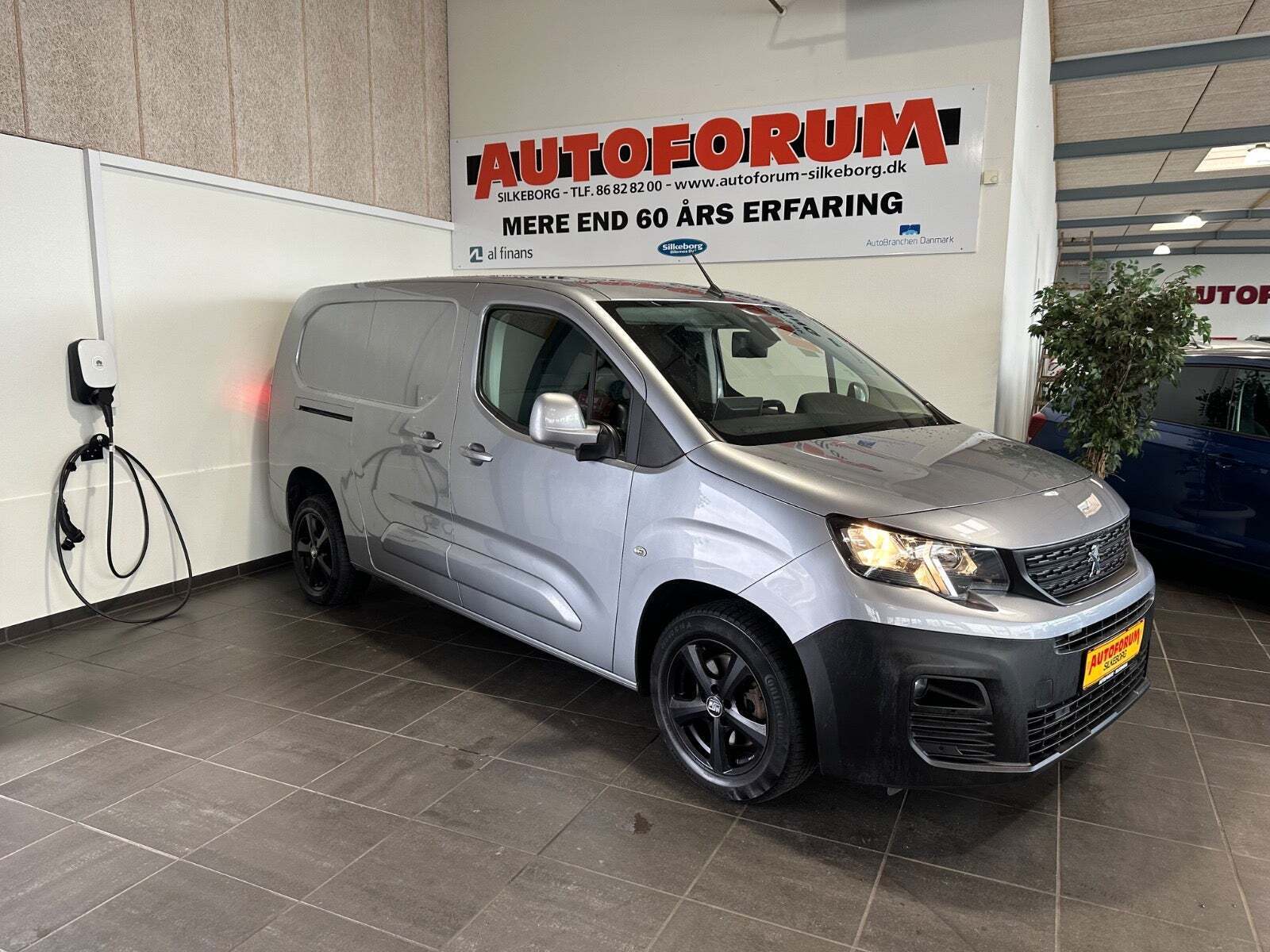 Peugeot Partner 1,5 BlueHDi 130 L2V2 Ultimate EAT8 Van