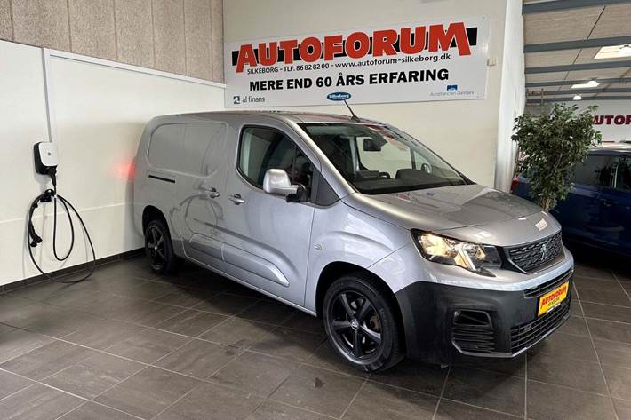 Grå Peugeot Partner fra 2021