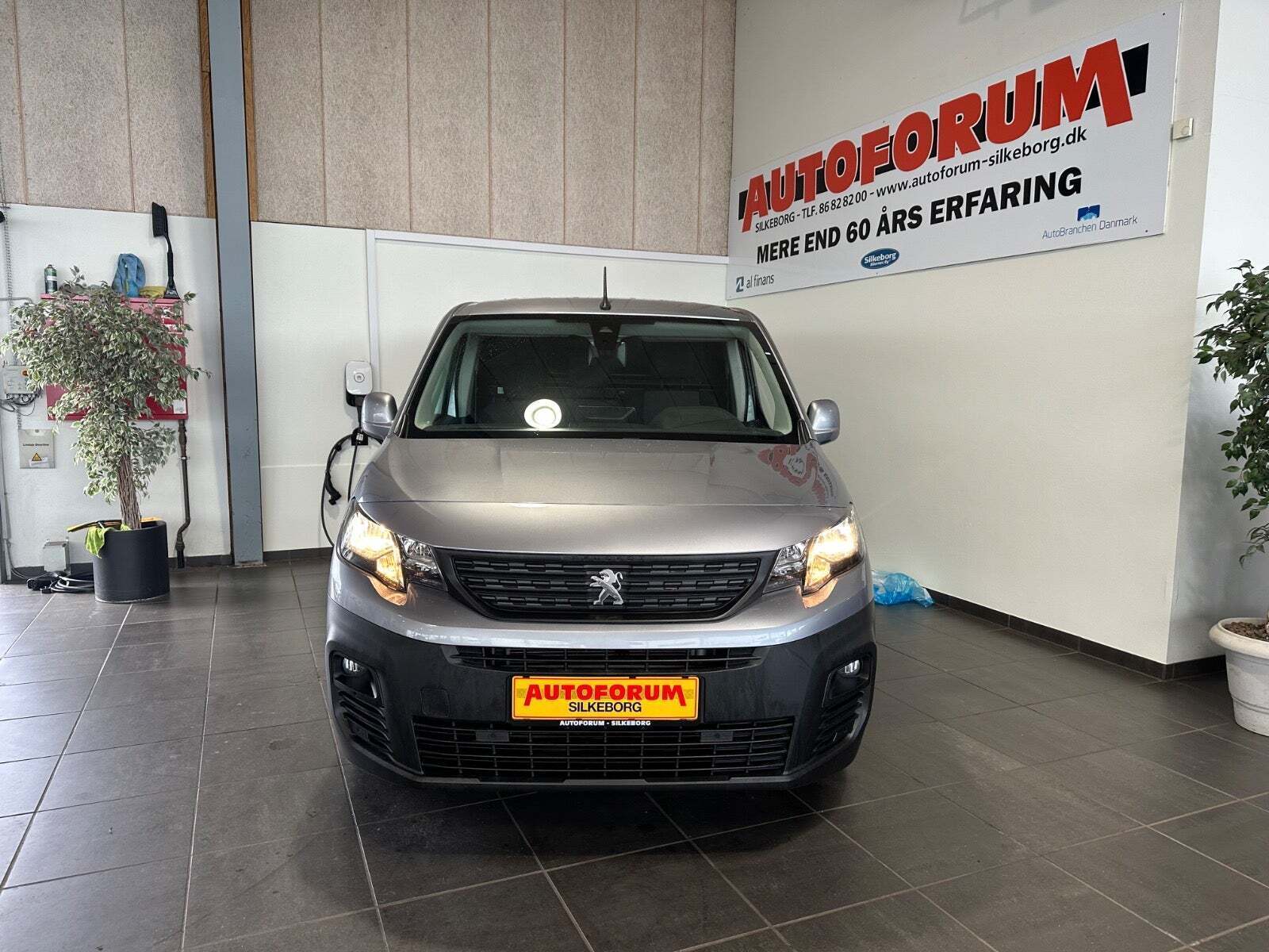 Peugeot Partner 1,5 BlueHDi 130 L2V2 Ultimate EAT8 Van