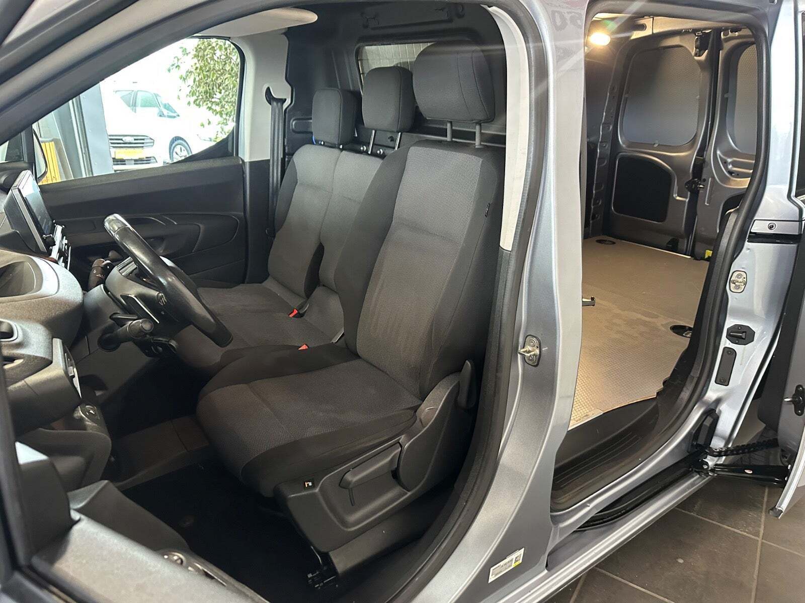 Peugeot Partner 1,5 BlueHDi 130 L2V2 Ultimate EAT8 Van