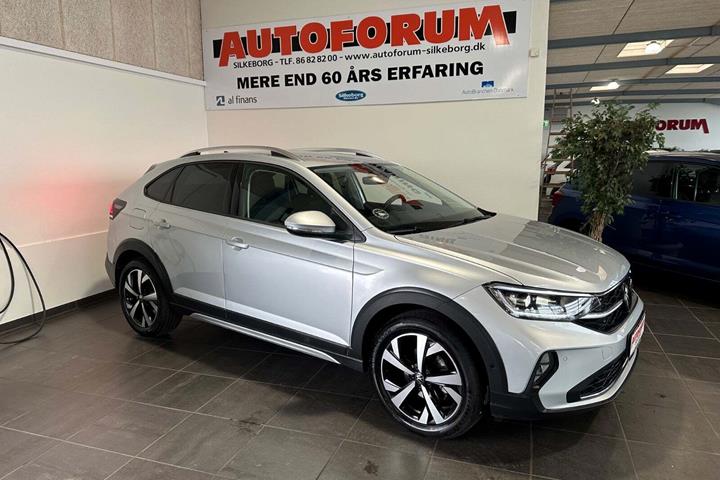 Grå VW Taigo fra 2023 set udefra