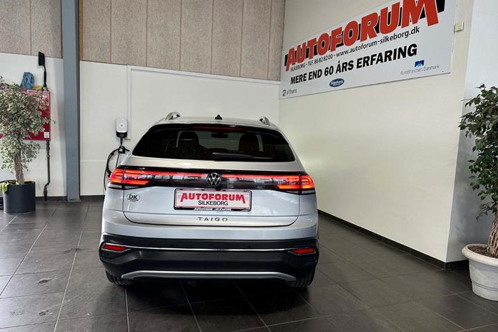 Grå VW Taigo fra 2023
