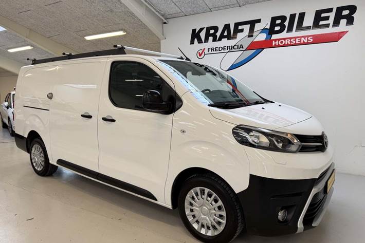 Hvid Toyota ProAce fra 2020