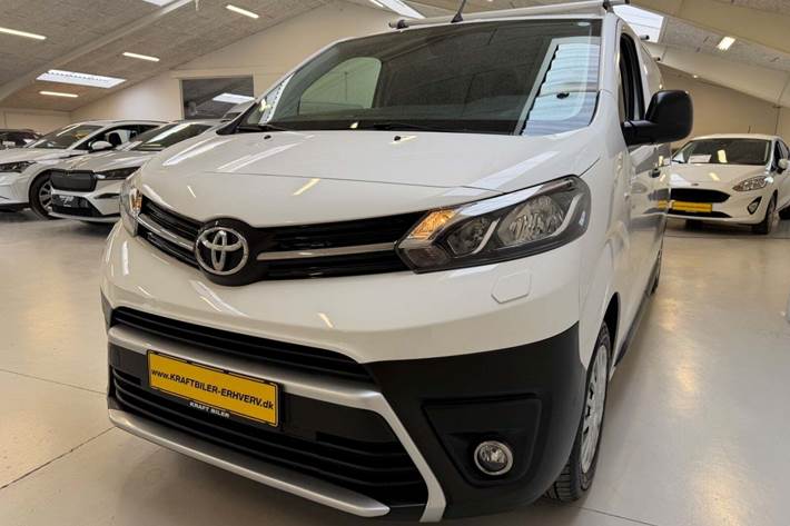Hvid Toyota ProAce fra 2020