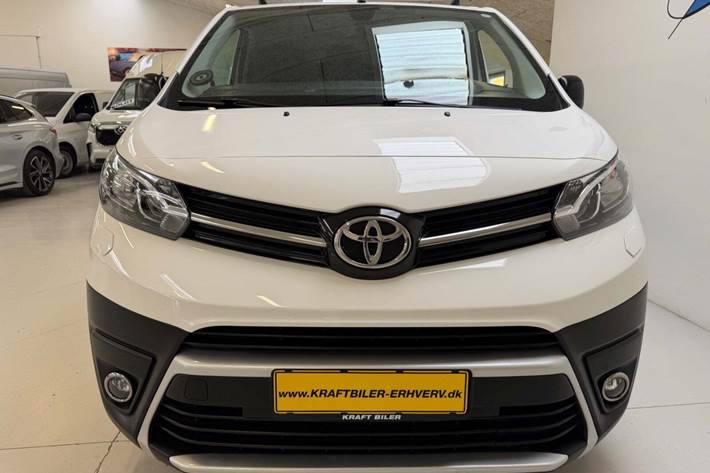 Hvid Toyota ProAce fra 2020