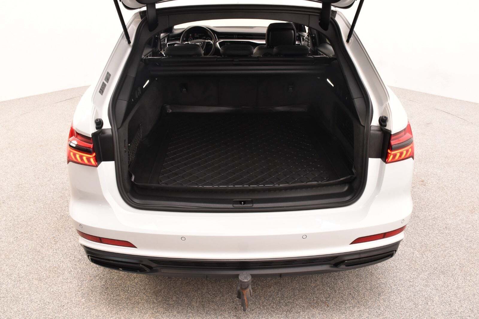 Hvid Audi A6 fra 2020