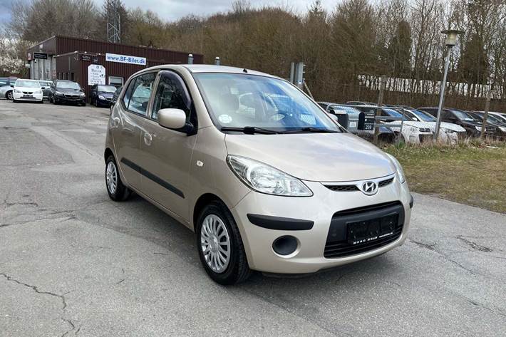 Beige Hyundai i10 fra 2010