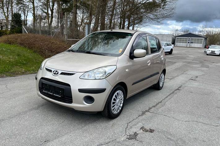Beige Hyundai i10 fra 2010