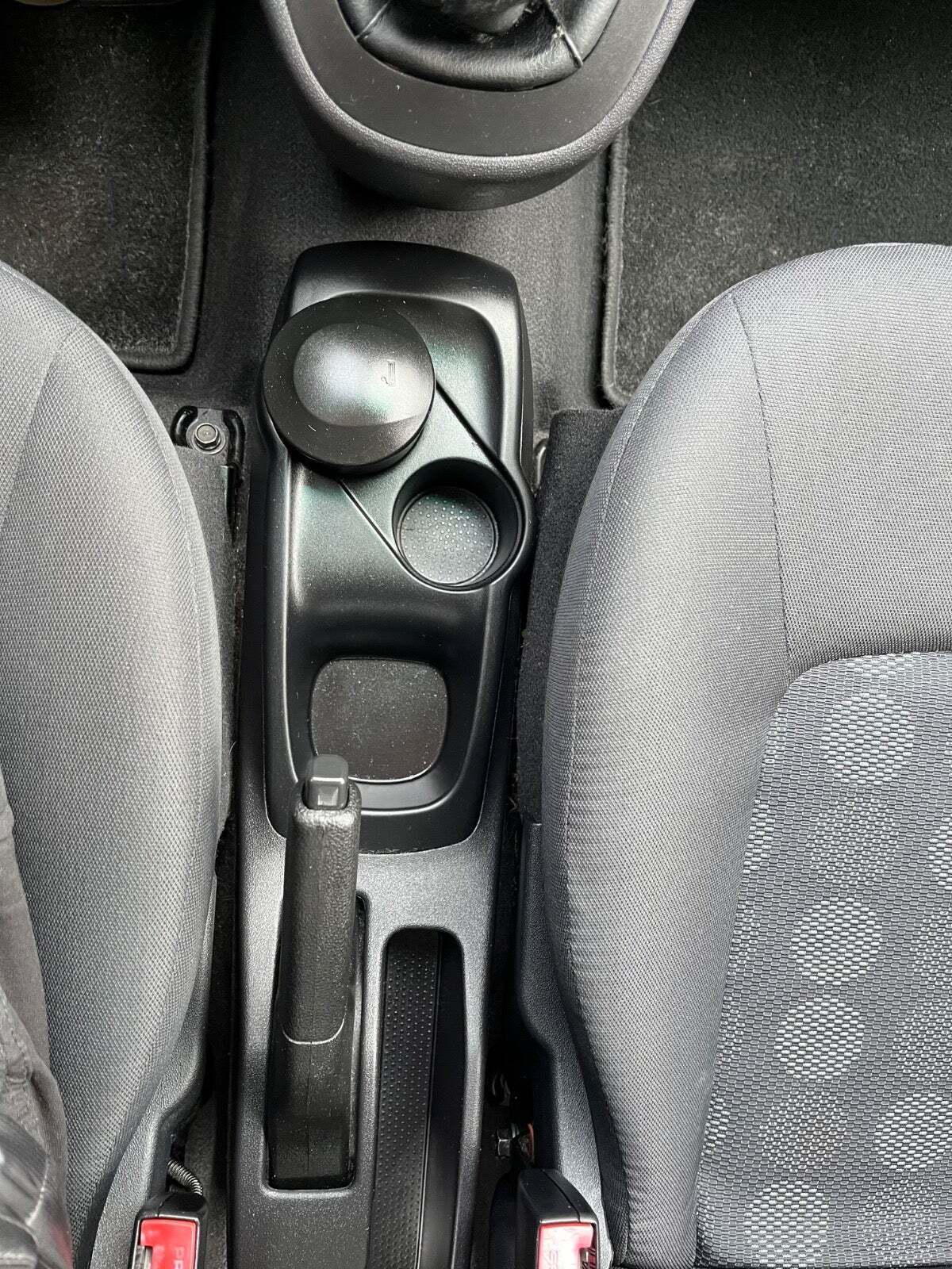 Beige Hyundai i10 fra 2010