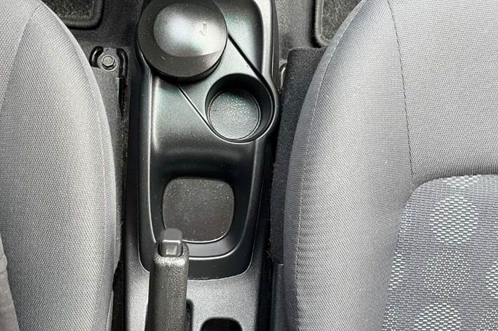 Beige Hyundai i10 fra 2010