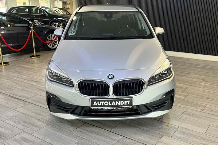 Sølv BMW 225xe fra 2019