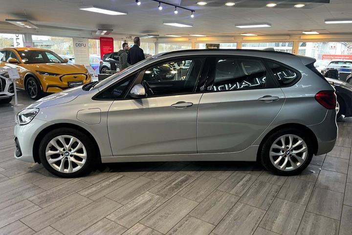Sølv BMW 225xe fra 2019