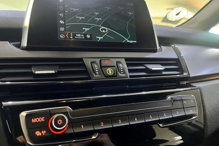 Sølv BMW 225xe fra 2019