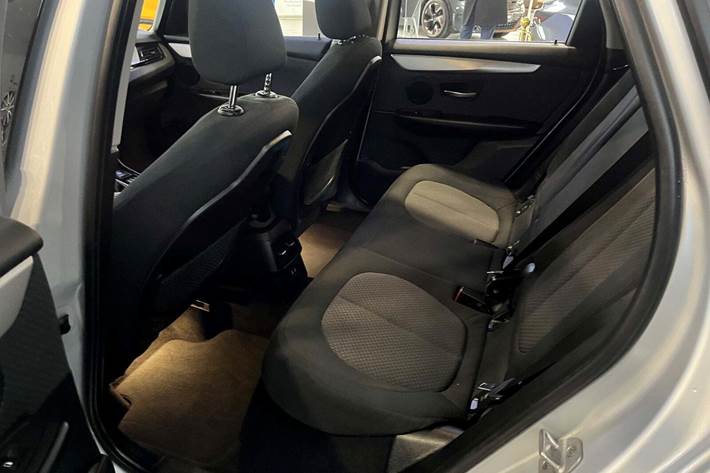 Sølv BMW 225xe fra 2019