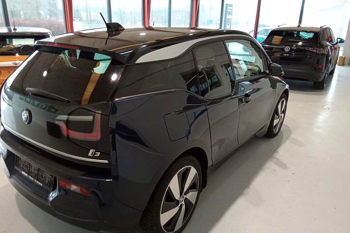 Blå BMW i3 fra 2021