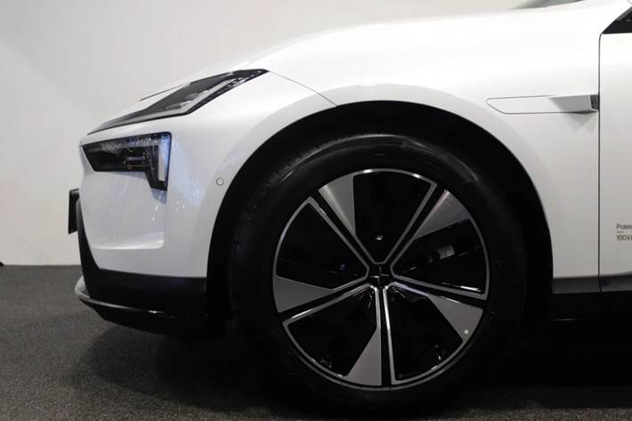 Hvid Polestar 4 fra 2025