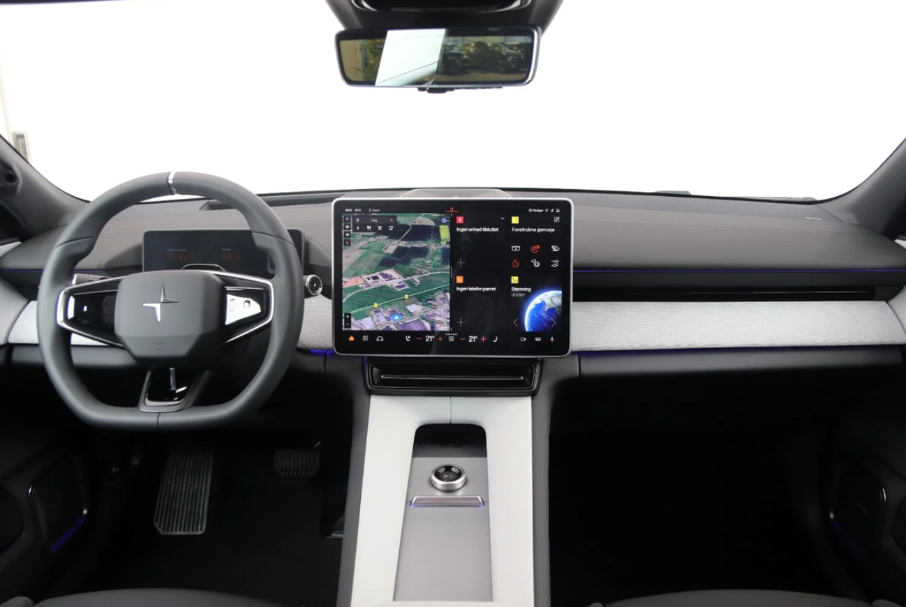 Hvid Polestar 4 fra 2025