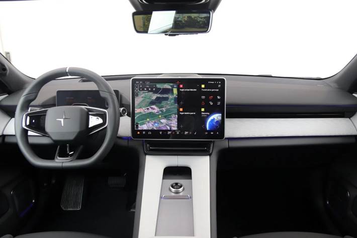 Hvid Polestar 4 fra 2025