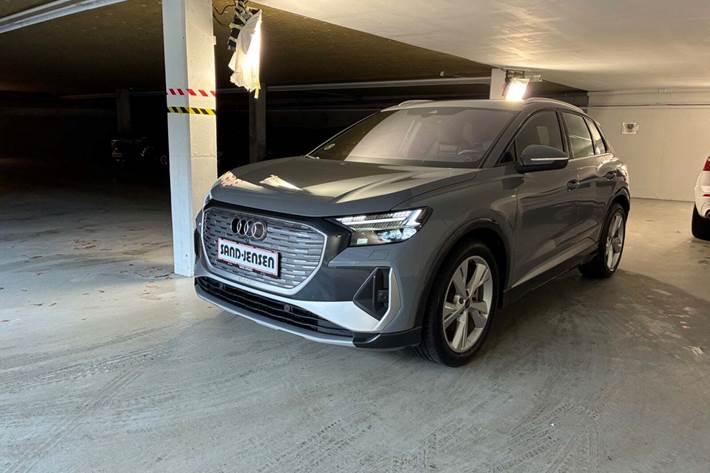 Grå Audi Q4 e-tron fra 2025