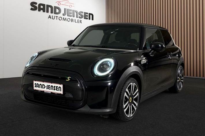 Sort Mini Cooper SE fra 2021 set udefra