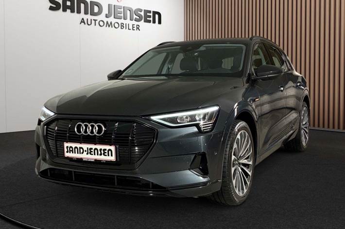 Grå Audi e-tron fra 2023