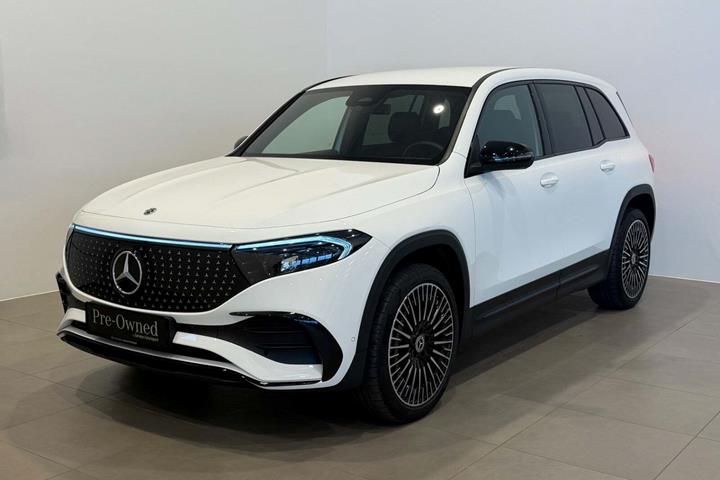 Hvid Mercedes EQB250+ fra 2025 set udefra
