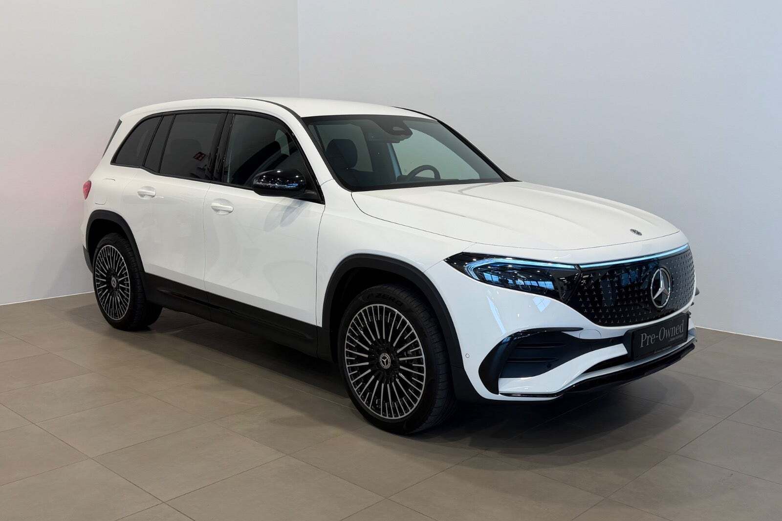 Hvid Mercedes EQB250+ fra 2025