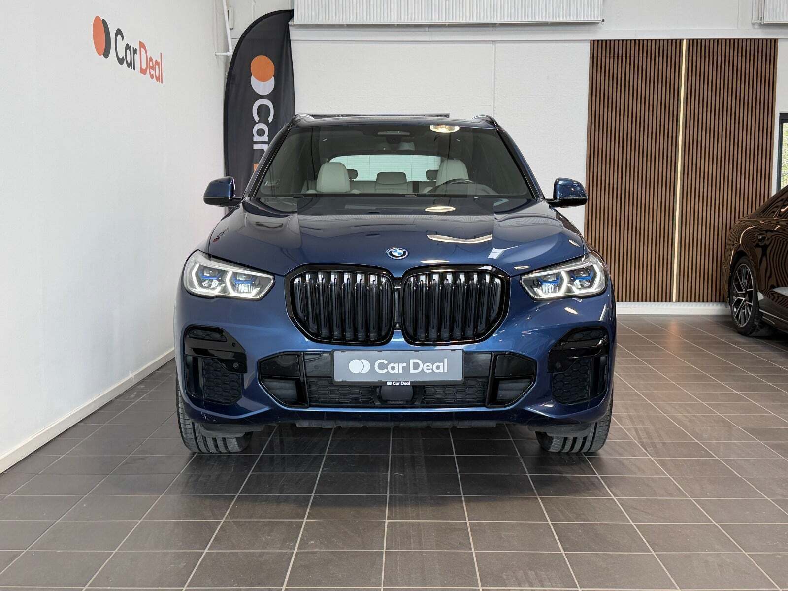 Blå BMW X5 fra 2022