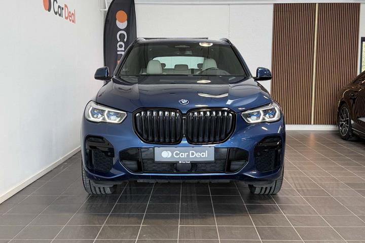 Blå BMW X5 fra 2022
