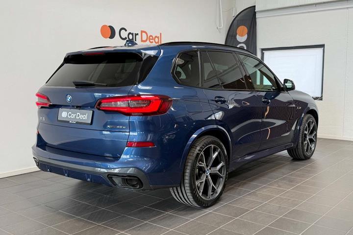 Blå BMW X5 fra 2022