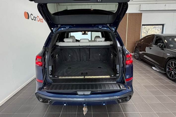 Blå BMW X5 fra 2022