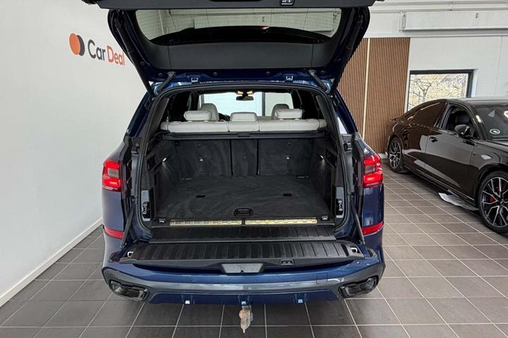 Blå BMW X5 fra 2022