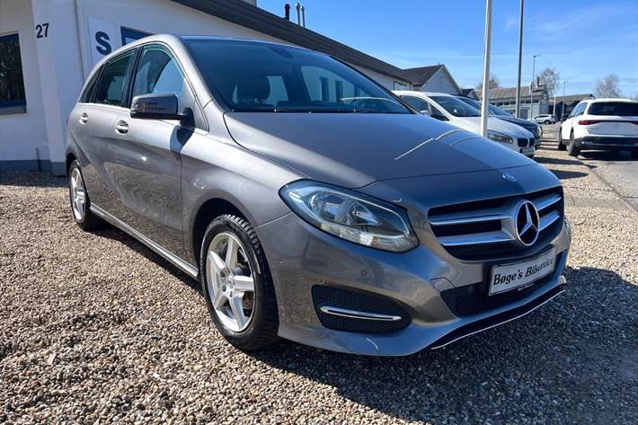 Grå Mercedes B180 fra 2015