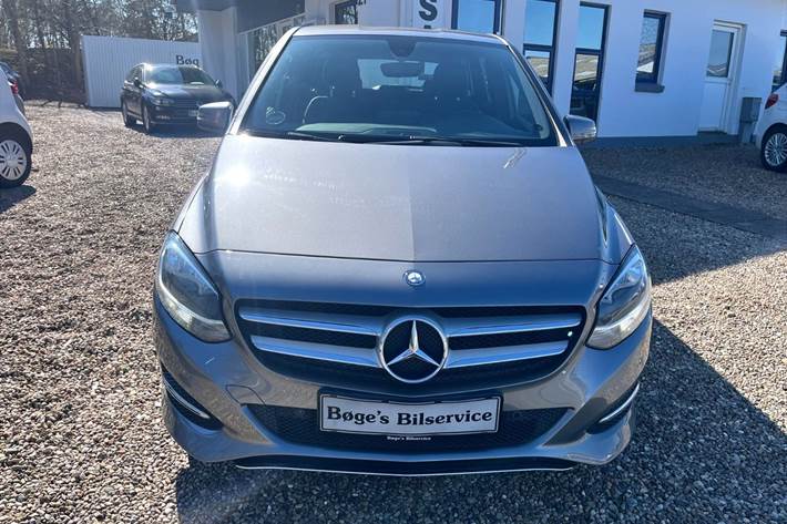 Grå Mercedes B180 fra 2015