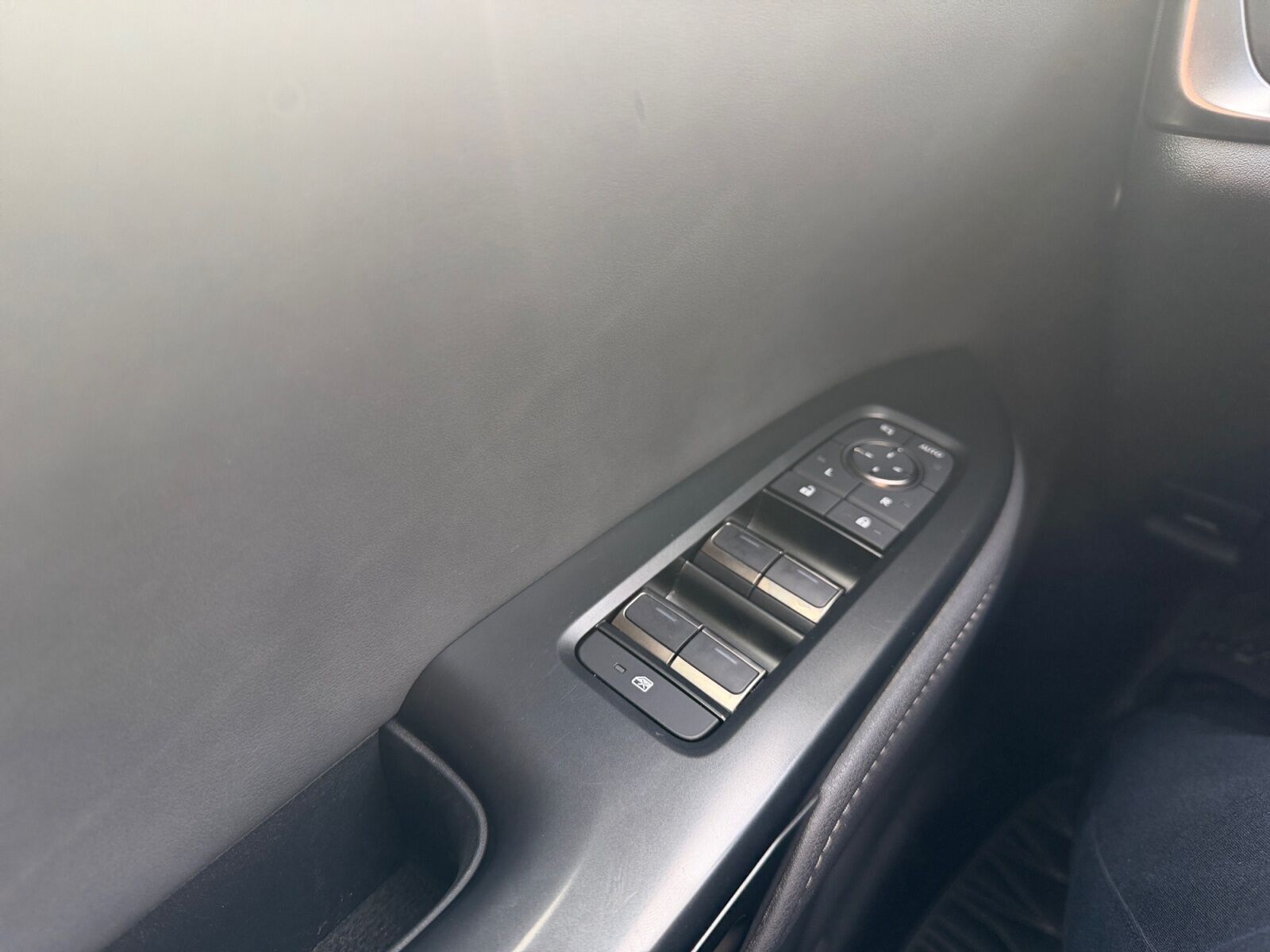 Sort Lexus RZ fra 2024