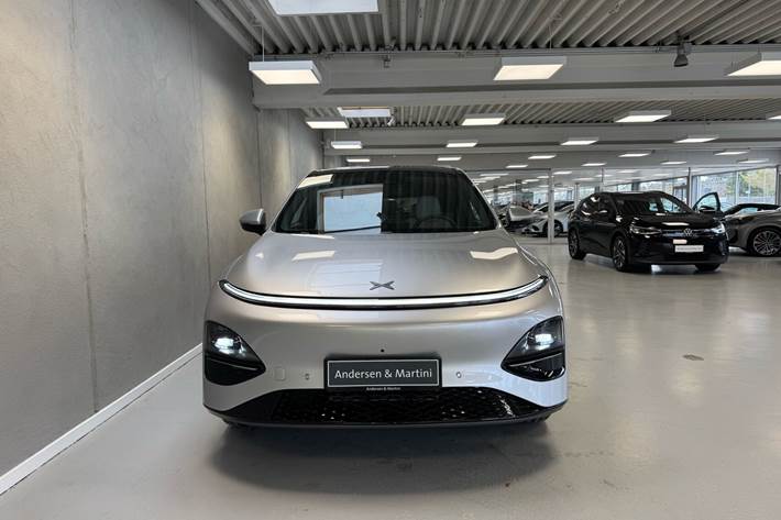 Grå Xpeng G6 fra 2026