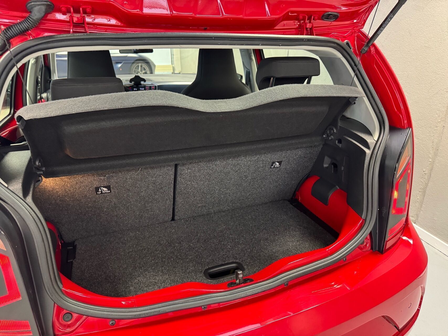 Rød VW e-up fra 2021