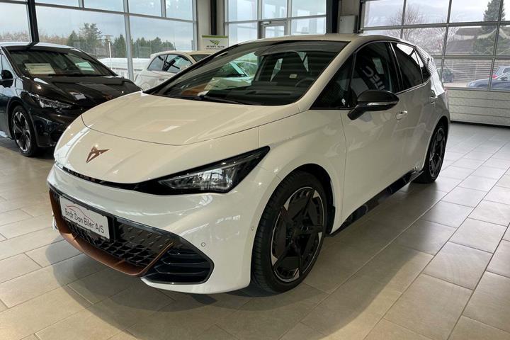 Hvid Cupra Born fra 2025 set udefra