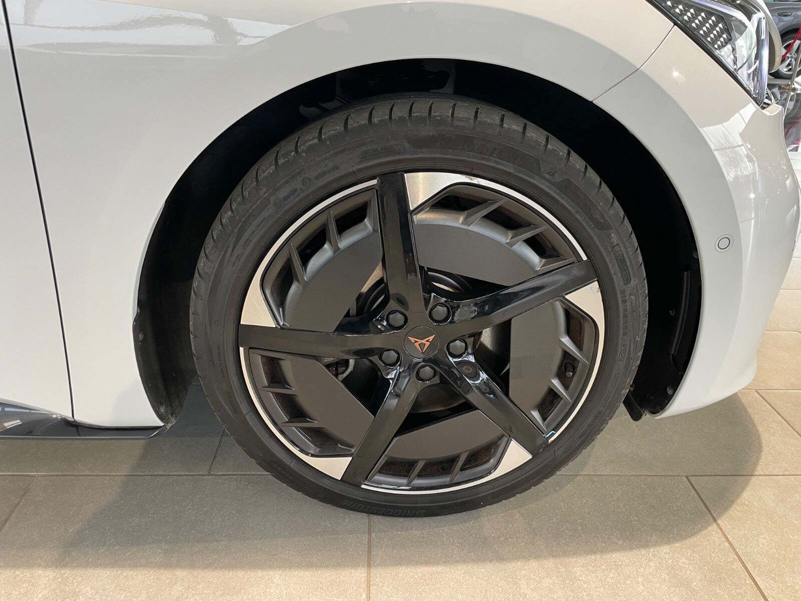 Hvid Cupra Born fra 2025