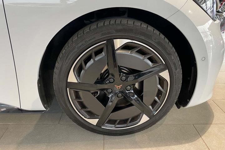 Hvid Cupra Born fra 2025
