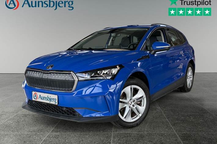 Blå Skoda Enyaq fra 2023 set udefra