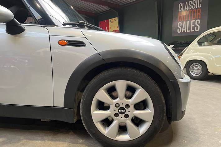 Sølv Mini Cooper fra 2006