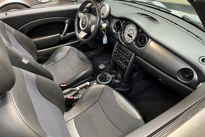 Sølv Mini Cooper fra 2006