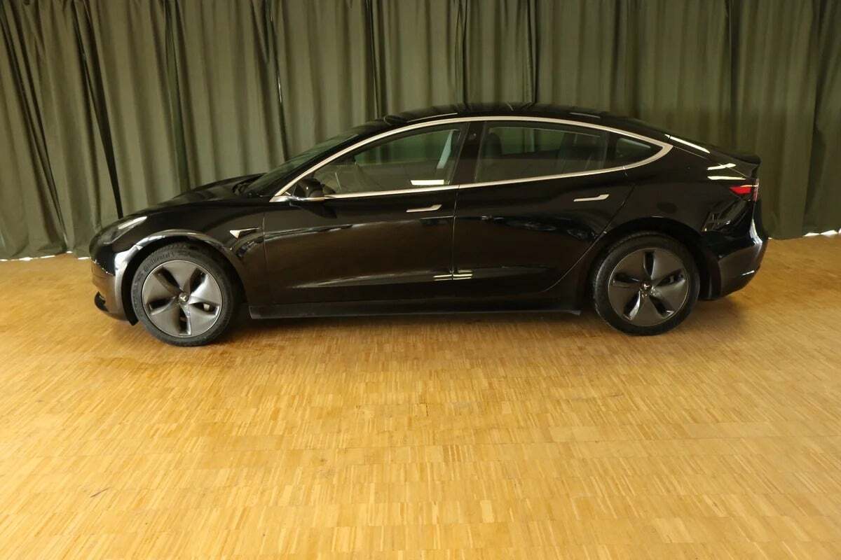 Tesla Model 3 Standard Range+ RWD
