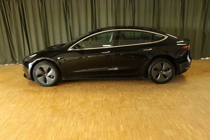 Sort Tesla Model 3 fra 2020