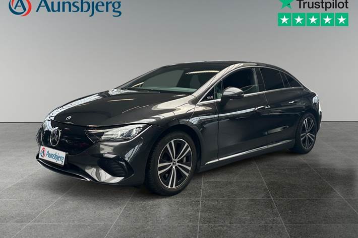 Grå Mercedes EQE300 fra 2024