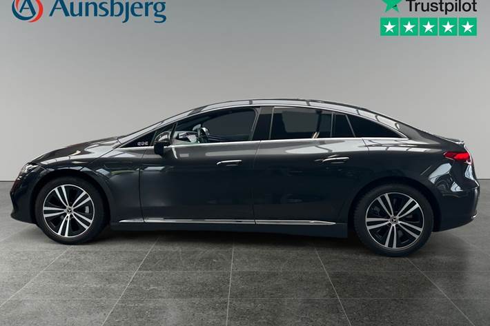 Grå Mercedes EQE300 fra 2024