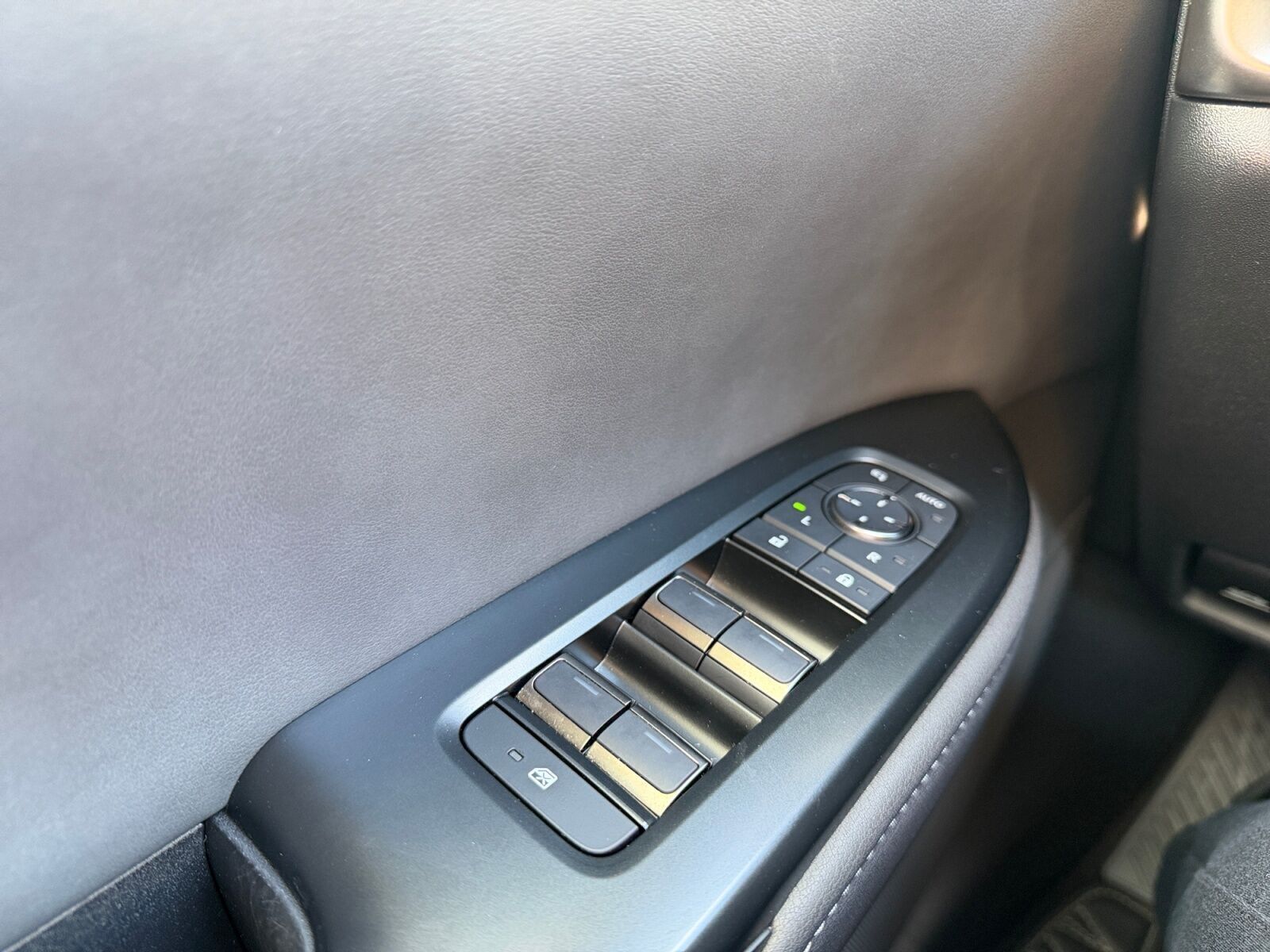 Sort Lexus RZ fra 2024