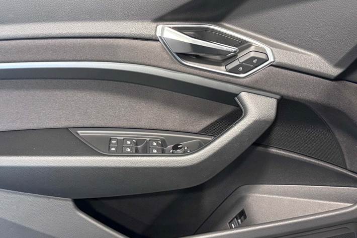 Sort Audi e-tron fra 2023